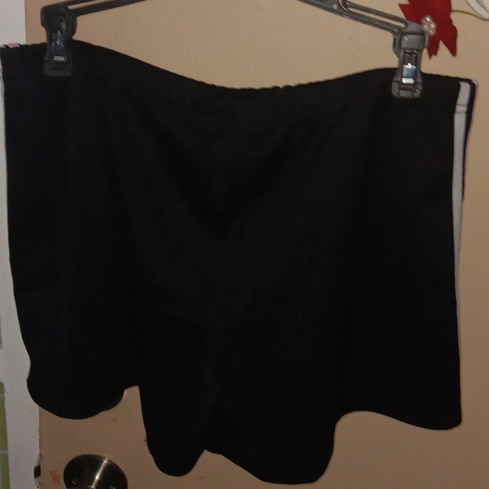 Shorts - Picture 3 of 3